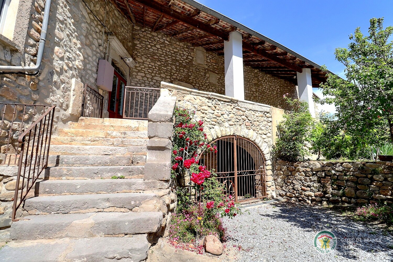 Terrasse couverte du gîte Gîte avec Piscine à Vogüé - Ardèche