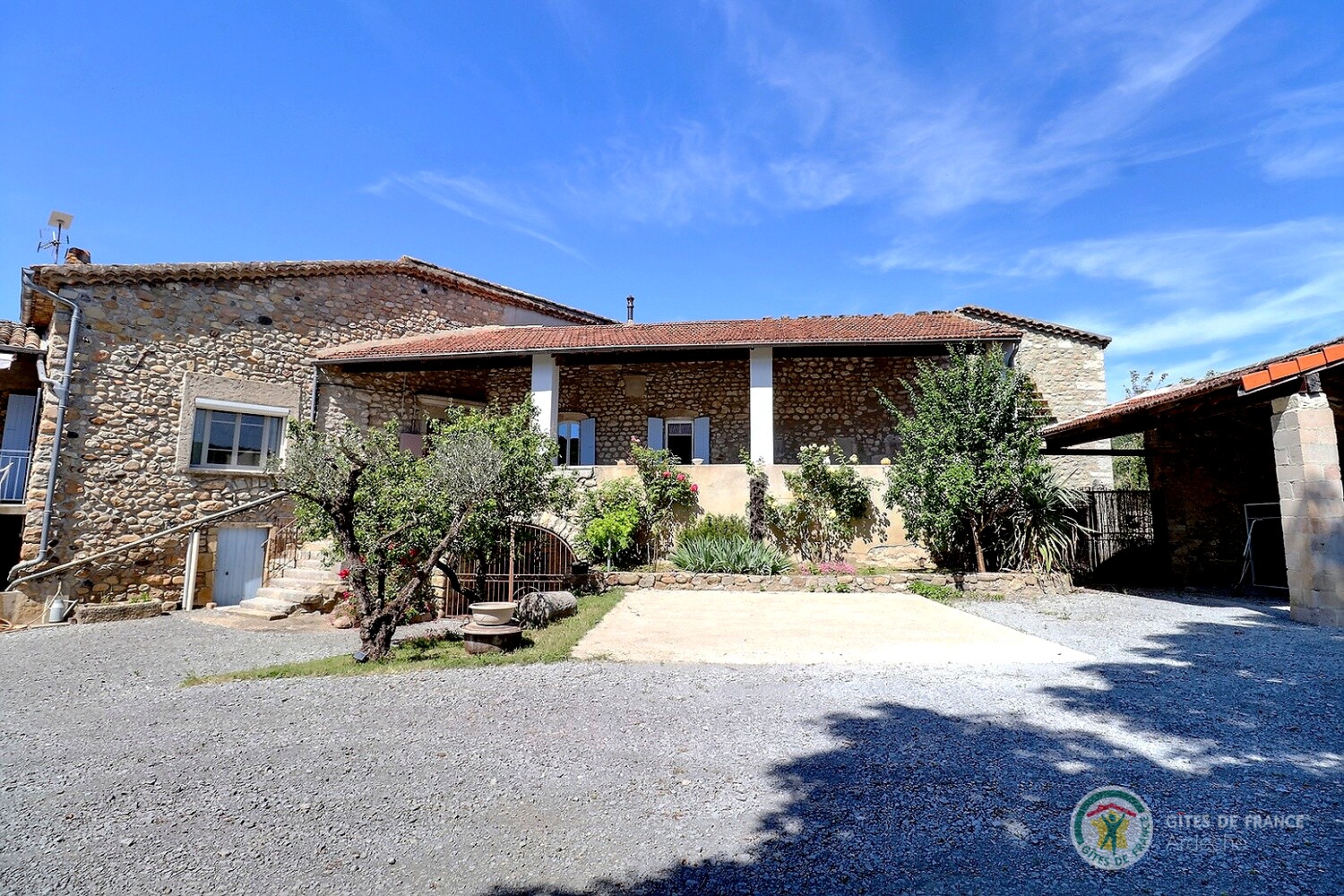 Terrasse couverte du gîte Gîte avec Piscine à Vogüé - Ardèche